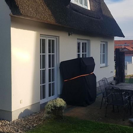 Reetdachhaus Mit Eigenem Strandkorb In Wohlenberg An Der Ostsee Exterior photo