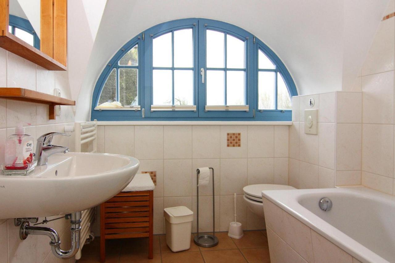 Reetdachhaus Mit Eigenem Strandkorb In Wohlenberg An Der Ostsee Exterior photo